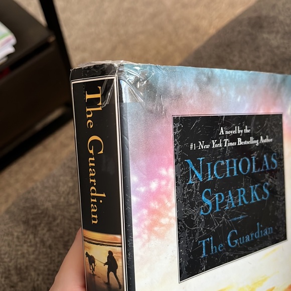 The Guardian by Nicholas sparks. A novel by the #1 NY Times bestselling author - Picture 4 of 4